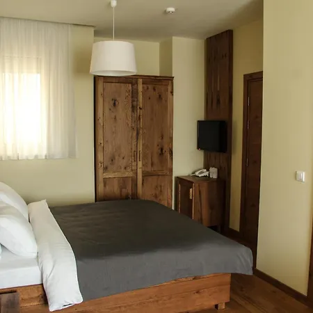 Panuka Bed & Breakfast 3*